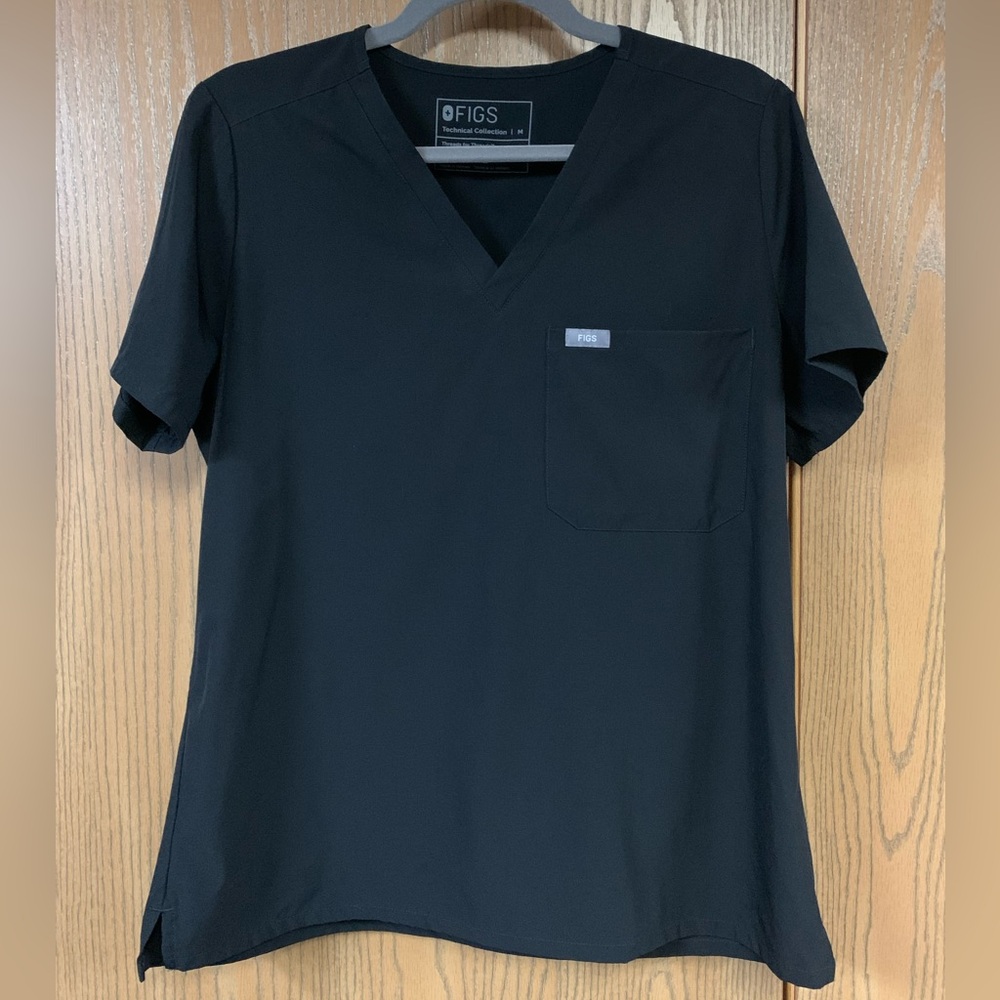 FIGS FREEx™ - Black - Catarina Top, Medium